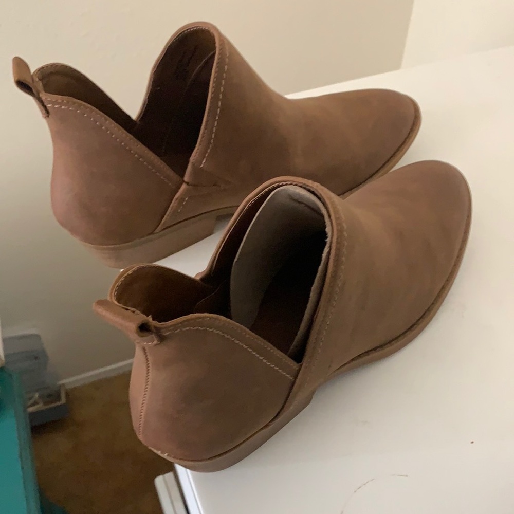 Flat sole ankle boots